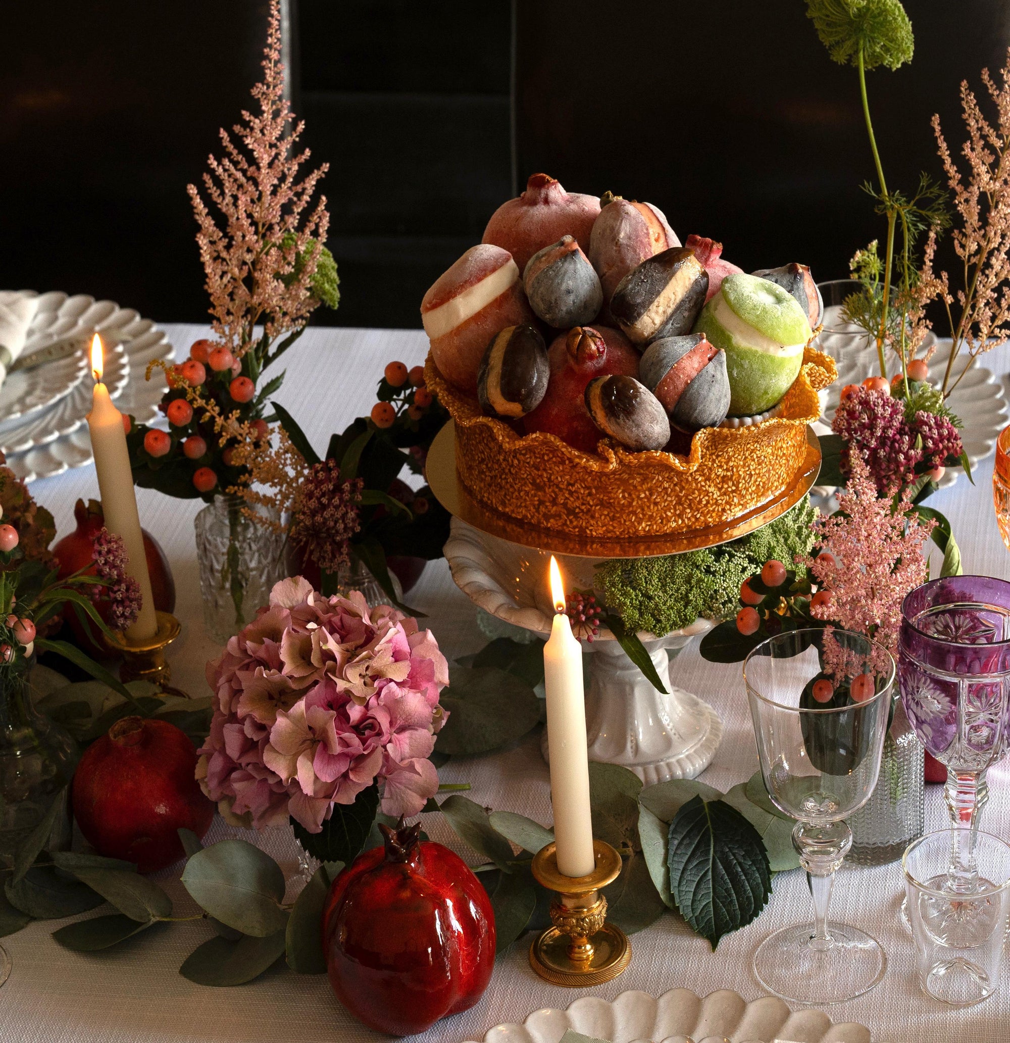 Corbeille des Fêtes Fruttini dressée sur une table de fêtes
